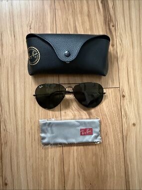 Ray-Ban Aviator Sunglasses in Black with Dark Green Lenses